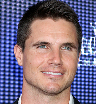 Robbie Amell